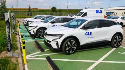 GLS wzmacnia flotę samochodów służbowych o elektryki