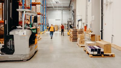 Logistyka magazynowa dla farmacji – jakie powinna spełniać wymagania?