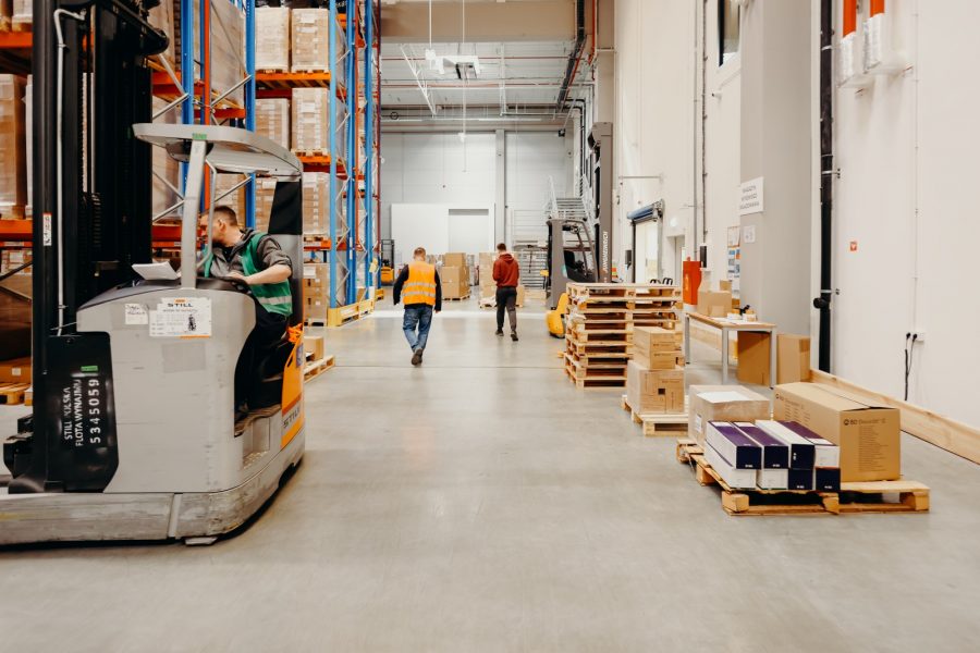 Logistyka magazynowa dla farmacji – jakie powinna spełniać wymagania?
