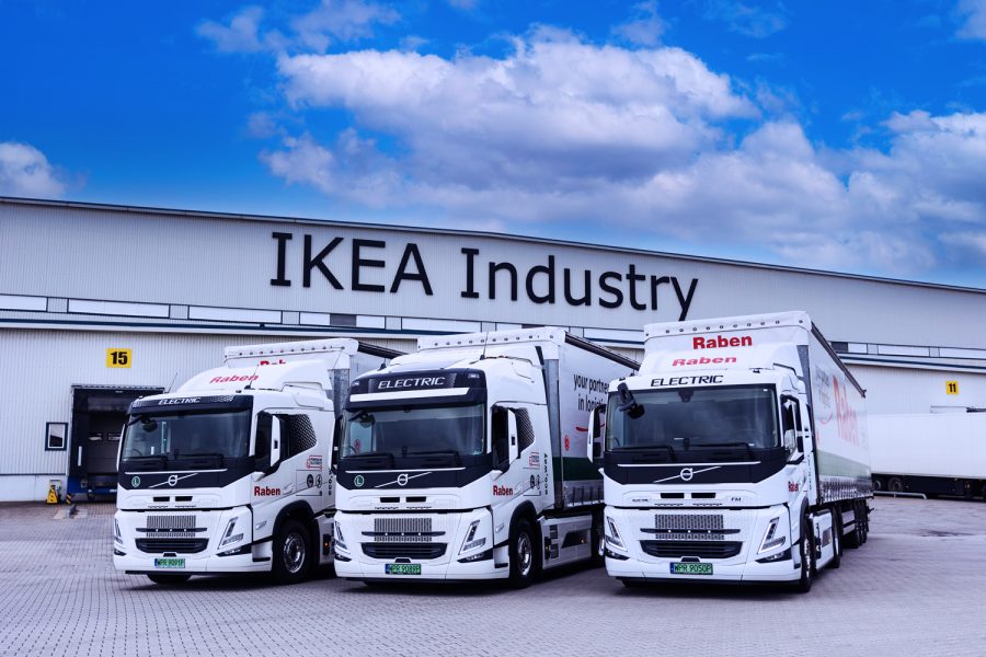 Już trzy elektryki jeżdżą w projekcie Rabena i IKEI