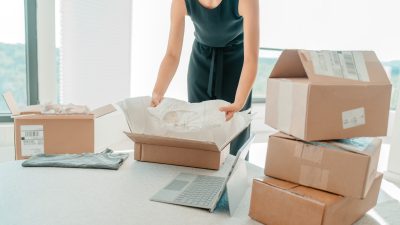 Fala zwrotów na rynku e-mody testuje jej logistykę