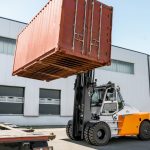 Napędzane wysokoprężnym silnikami turbo common-rail wózki widłowe STILL RCD 100-180 sprawdzają się m.in. w transporcie kontenerów.