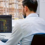 Technologia Digital Twin usprawnia serwis automatycznych wózków widłowych.