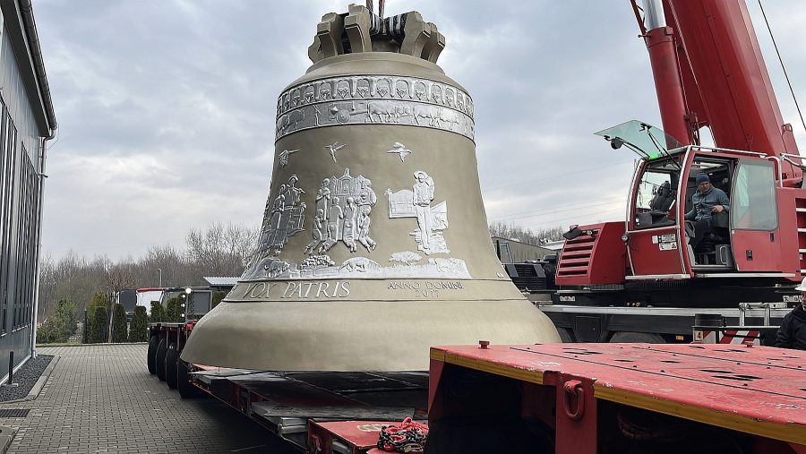 Największy dzwon świata przewieziony z Polski do Brazylii