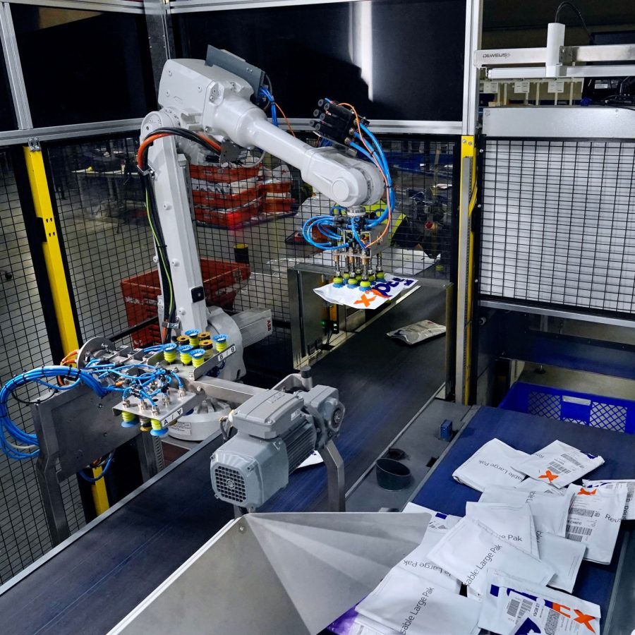 Zrobotyzowane ramię sortujące z AI pracuje w Kolonii