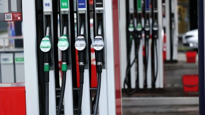 Świat zużywa paliwową poduszkę bezpieczeństwa
