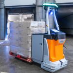 Automatyzacja załadunku ciężarówek w Colruyt z użyciem automatycznego wózka unoszącego STILL AXL iGo